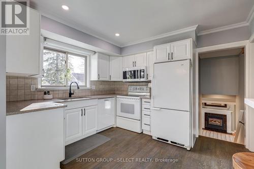 691 Algoma Avenue, London, ON - Indoor Photo Showing Kitchen