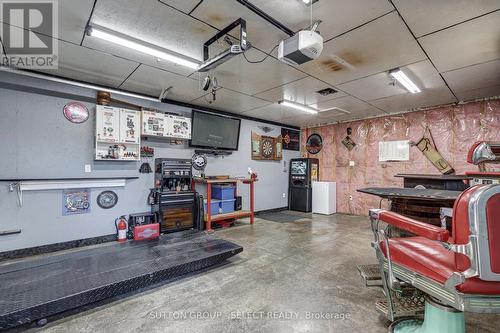 691 Algoma Avenue, London, ON - Indoor Photo Showing Garage