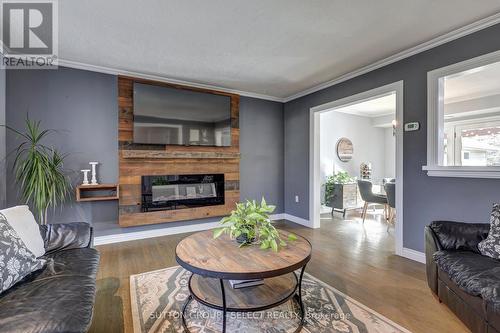 691 Algoma Avenue, London, ON - Indoor Photo Showing Living Room With Fireplace