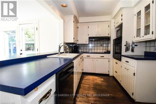 105 Glenwood Avenue, St. Catharines (457 - Old Glenridge), ON - Indoor Photo Showing Kitchen