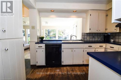 105 Glenwood Avenue, St. Catharines (457 - Old Glenridge), ON - Indoor Photo Showing Kitchen