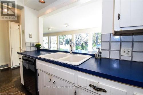 105 Glenwood Avenue, St. Catharines (457 - Old Glenridge), ON - Indoor Photo Showing Kitchen With Double Sink