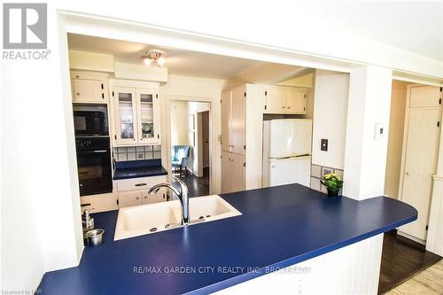 105 Glenwood Avenue, St. Catharines (457 - Old Glenridge), ON - Indoor Photo Showing Kitchen With Double Sink