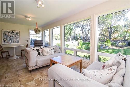 105 Glenwood Avenue, St. Catharines (457 - Old Glenridge), ON - Indoor Photo Showing Living Room