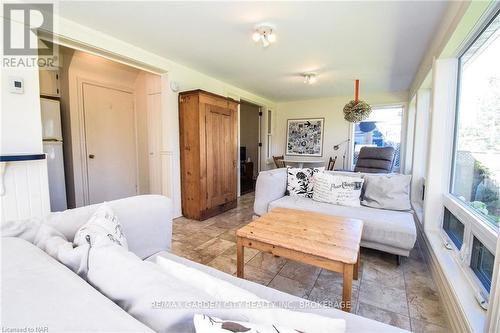 105 Glenwood Avenue, St. Catharines (457 - Old Glenridge), ON - Indoor Photo Showing Living Room