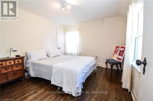 105 Glenwood Avenue, St. Catharines (457 - Old Glenridge), ON - Indoor Photo Showing Bedroom