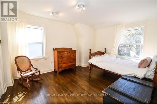 105 Glenwood Avenue, St. Catharines (457 - Old Glenridge), ON - Indoor Photo Showing Bedroom