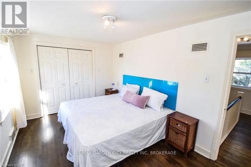 105 Glenwood Avenue, St. Catharines (457 - Old Glenridge), ON - Indoor Photo Showing Bedroom