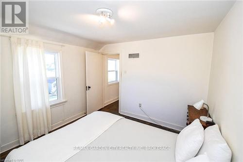 105 Glenwood Avenue, St. Catharines (457 - Old Glenridge), ON - Indoor Photo Showing Bedroom