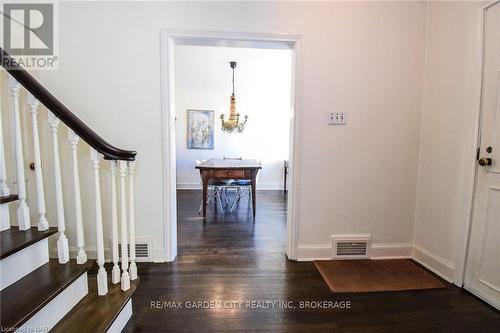 105 Glenwood Avenue, St. Catharines (457 - Old Glenridge), ON - Indoor Photo Showing Other Room