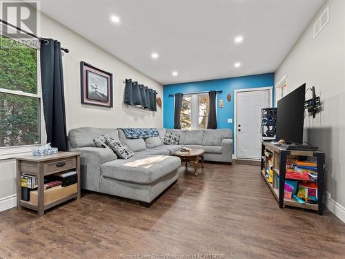 1722 Elsmere Avenue, Windsor, ON - Indoor Photo Showing Other Room