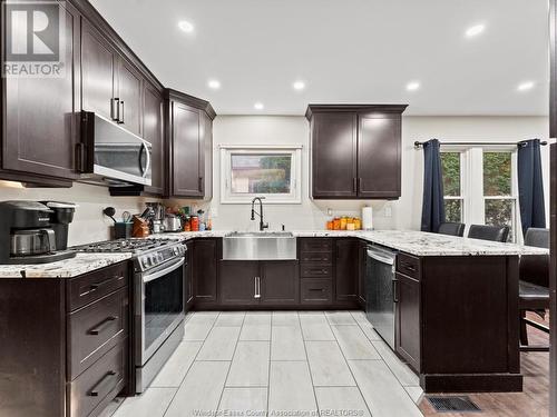 1722 Elsmere Avenue, Windsor, ON - Indoor Photo Showing Kitchen With Upgraded Kitchen