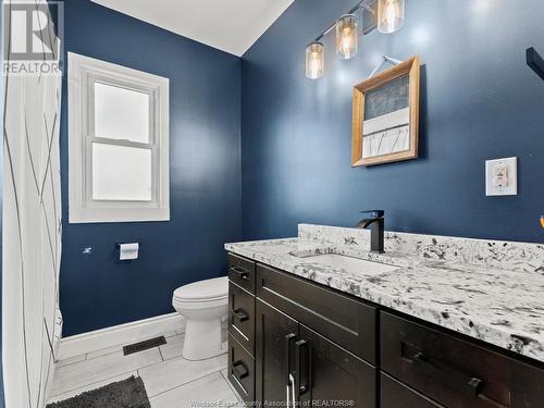 1722 Elsmere Avenue, Windsor, ON - Indoor Photo Showing Bathroom