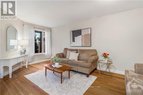 191 Beatrice Drive, Ottawa, ON - Indoor Photo Showing Living Room