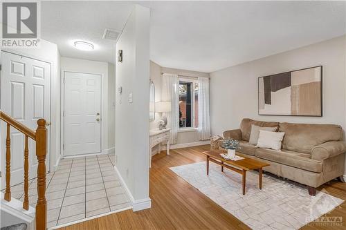 191 Beatrice Drive, Ottawa, ON - Indoor Photo Showing Living Room