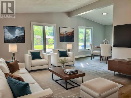 3009 Apple Lane, Windsor, ON - Indoor Photo Showing Living Room