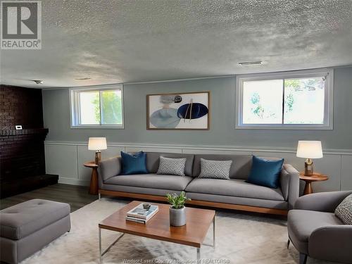 3009 Apple Lane, Windsor, ON - Indoor Photo Showing Living Room