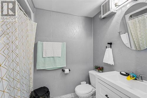 359 Gladstone Avenue, Windsor, ON - Indoor Photo Showing Bathroom