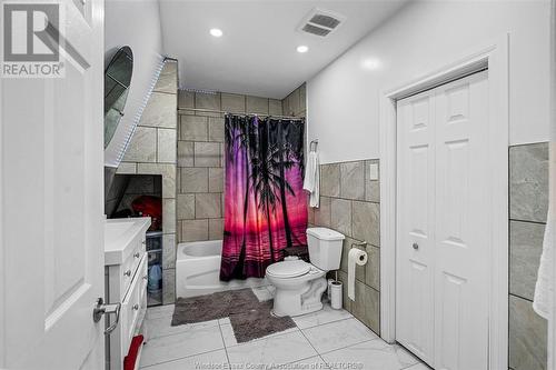 359 Gladstone Avenue, Windsor, ON - Indoor Photo Showing Bathroom