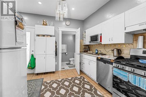 359 Gladstone Avenue, Windsor, ON - Indoor Photo Showing Kitchen