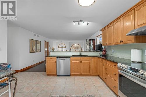 4272 Patrick Avenue, Windsor, ON - Indoor Photo Showing Kitchen