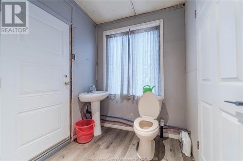 541 Bridge, Windsor, ON - Indoor Photo Showing Bathroom