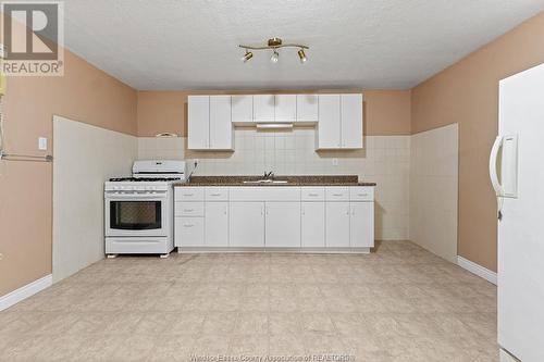 12561 Northfield Way, Tecumseh, ON - Indoor Photo Showing Kitchen