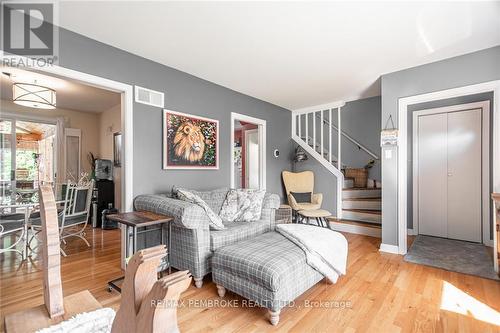 83 Rutherford Avenue, Deep River, ON - Indoor Photo Showing Living Room