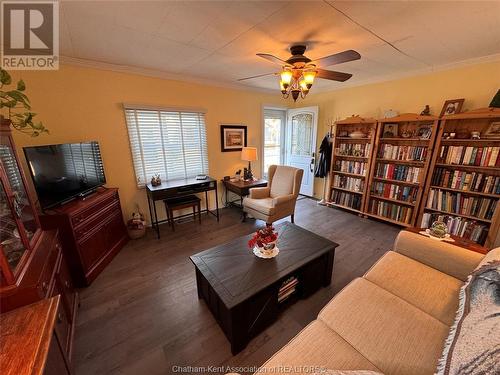 2244 Forest Avenue, Windsor, ON - Indoor Photo Showing Living Room