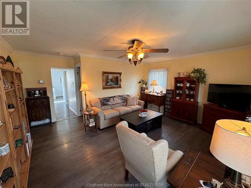 2244 Forest Avenue, Windsor, ON - Indoor Photo Showing Living Room