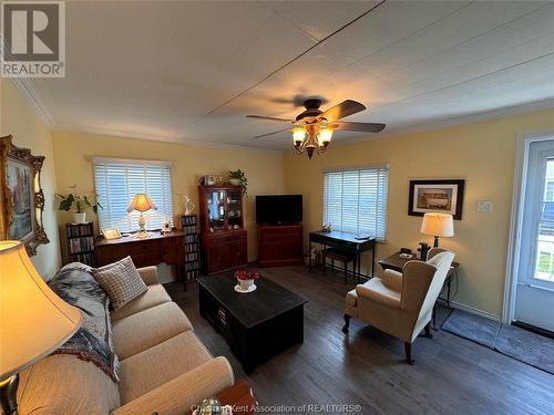 2244 Forest Avenue, Windsor, ON - Indoor Photo Showing Living Room