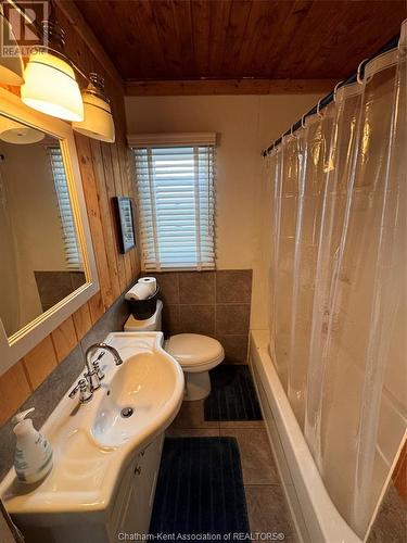 2244 Forest Avenue, Windsor, ON - Indoor Photo Showing Bathroom