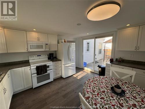 2244 Forest Avenue, Windsor, ON - Indoor Photo Showing Kitchen