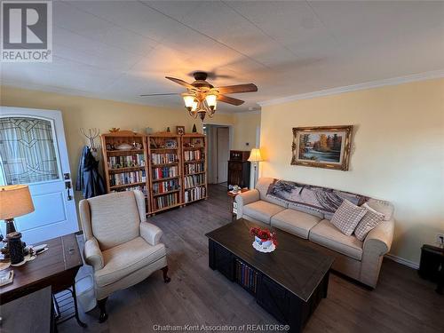 2244 Forest Avenue, Windsor, ON - Indoor Photo Showing Living Room