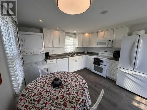 2244 Forest Avenue, Windsor, ON - Indoor Photo Showing Kitchen With Double Sink