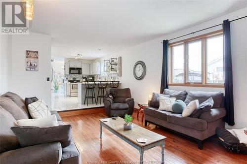 1234 Kenwick Way, Lasalle, ON - Indoor Photo Showing Living Room