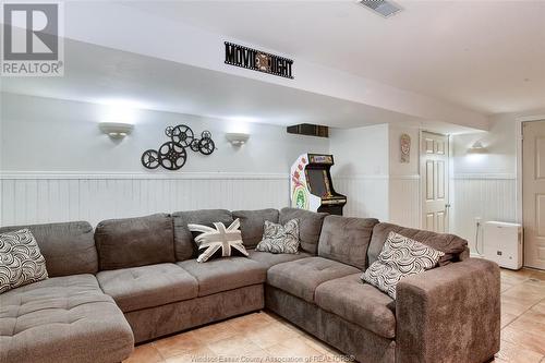 1234 Kenwick Way, Lasalle, ON - Indoor Photo Showing Living Room