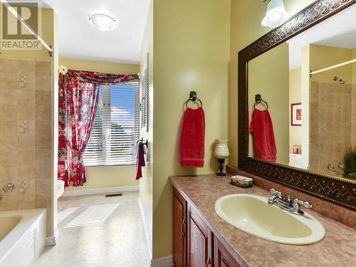 24 Bernard Crescent, Augusta (809 - Augusta Twp), ON - Indoor Photo Showing Bathroom