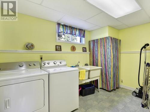 24 Bernard Crescent, Augusta (809 - Augusta Twp), ON - Indoor Photo Showing Laundry Room