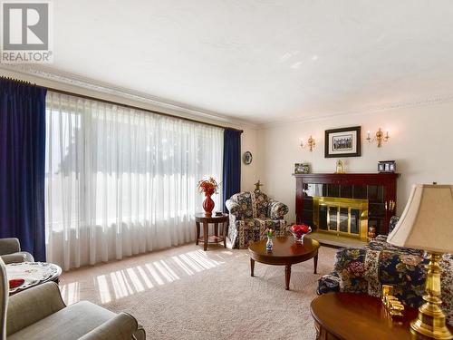 24 Bernard Crescent, Augusta (809 - Augusta Twp), ON - Indoor Photo Showing Living Room