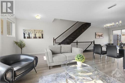 797 Mikinak Road, Ottawa, ON - Indoor Photo Showing Living Room