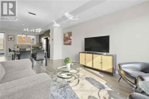 797 Mikinak Road, Ottawa, ON - Indoor Photo Showing Living Room