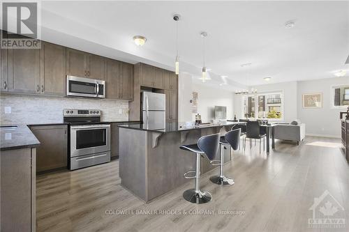 797 Mikinak Road, Ottawa, ON - Indoor Photo Showing Kitchen With Upgraded Kitchen