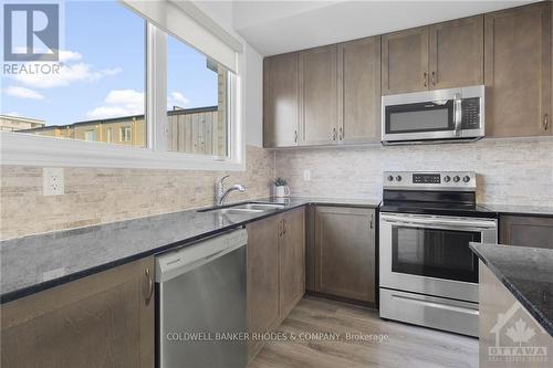 797 Mikinak Road, Ottawa, ON - Indoor Photo Showing Kitchen With Double Sink With Upgraded Kitchen