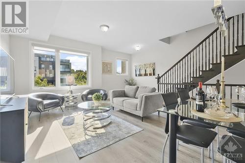 797 Mikinak Road, Ottawa, ON - Indoor Photo Showing Living Room