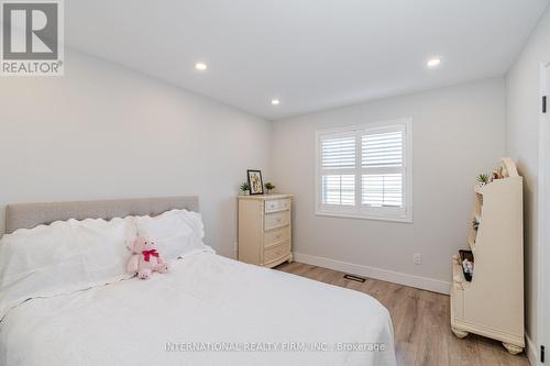 67 Rosanna Crescent, Vaughan, ON - Indoor Photo Showing Bedroom