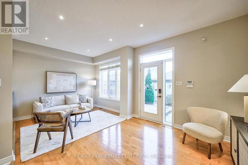 2888 Bur Oak Avenue, Markham, ON - Indoor Photo Showing Living Room