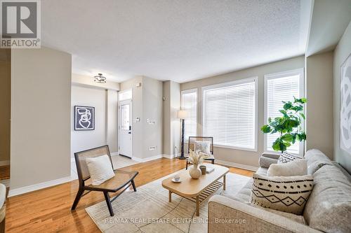 2888 Bur Oak Avenue, Markham, ON - Indoor Photo Showing Living Room