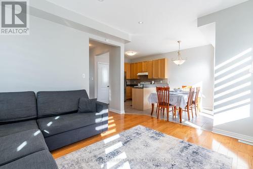 98 Daiseyfield Crescent, Vaughan, ON - Indoor Photo Showing Living Room