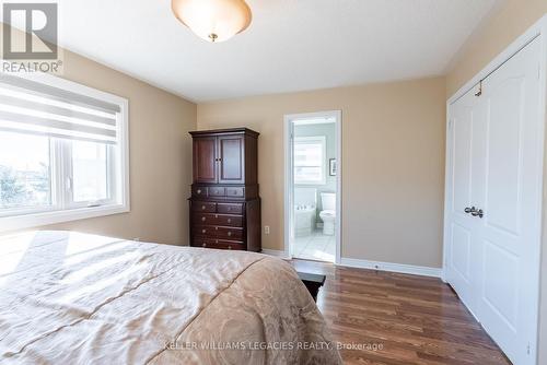 98 Daiseyfield Crescent, Vaughan, ON - Indoor Photo Showing Bedroom